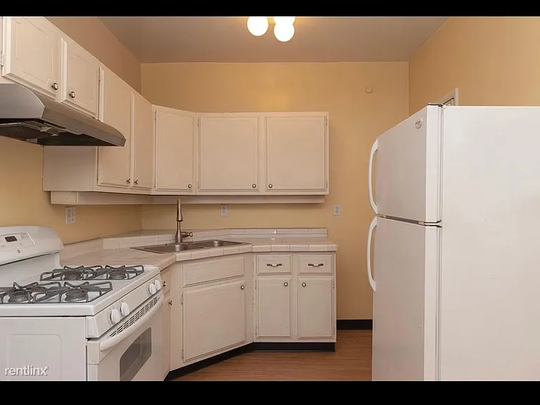4500 N Hermitage Ave #3 — Photo 2