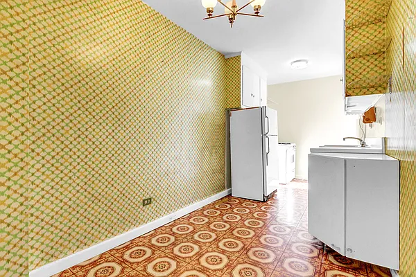 Sold by Mitra Hakimi Realty Group, LLC | media 6