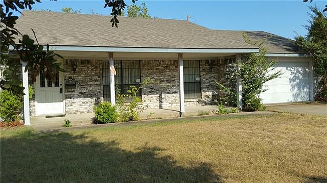 1st image of 922 Sara Dunn Dr
