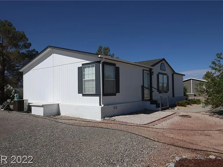 1421 E Gamebird Rd — Photo 2