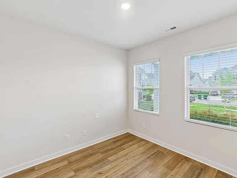 1615 Medinah Ln — Photo 6