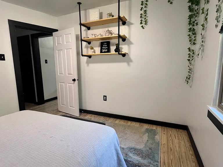 719 Washington Pl — Photo 13