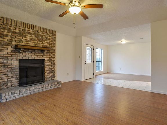 4th image of 2350 Monica St
