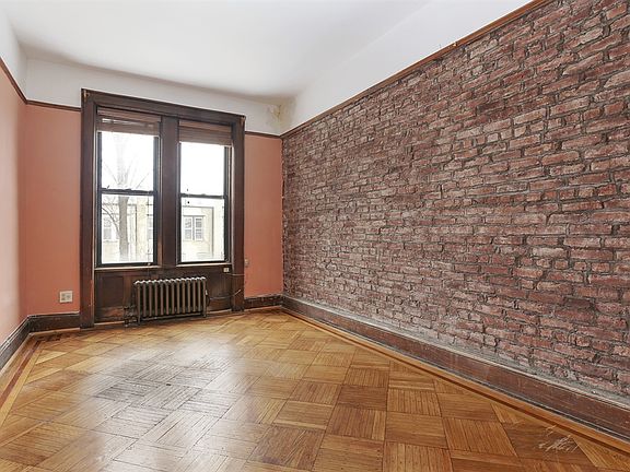 5th image of 206 Midwood St