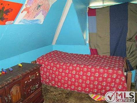 5th image of 118 Garvin St