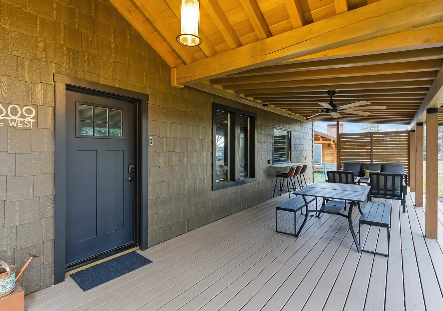 809 3rd Ave W - Fully Furnished Home Available ONLY October 2026 - May 2027 — Photo 4