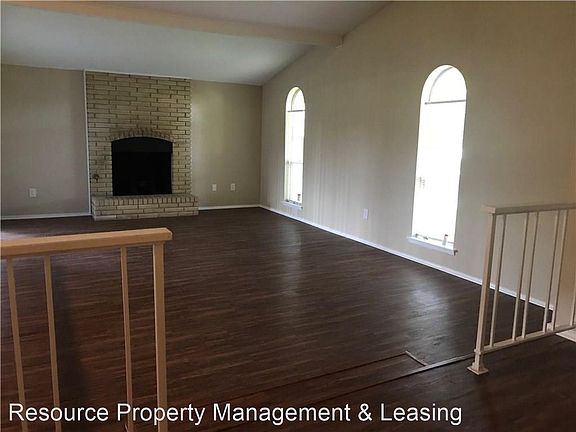 4th image of 305 Wildbriar Dr