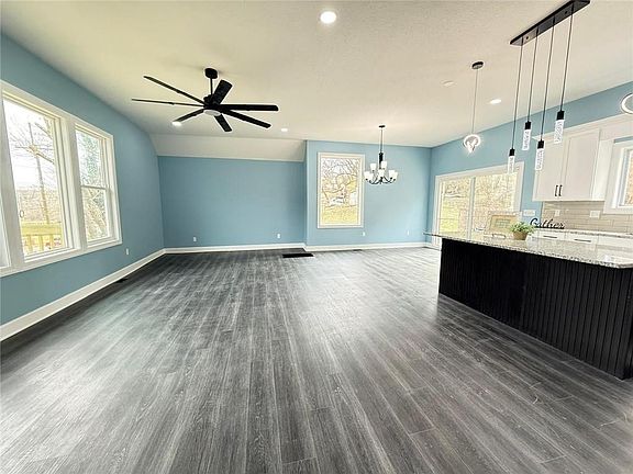 5th image of 2538 Roe Ln