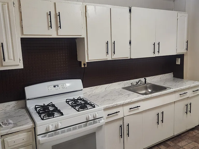 678 1/2 Columbia Ave #2 — Photo 3