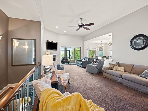 5th image of 29615 Cresthaven Dr