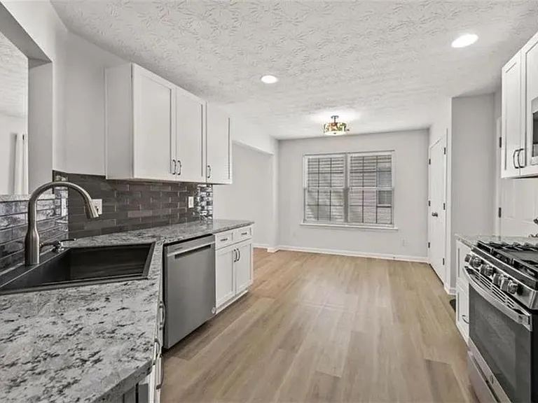 173 Village Ct — Photo 6
