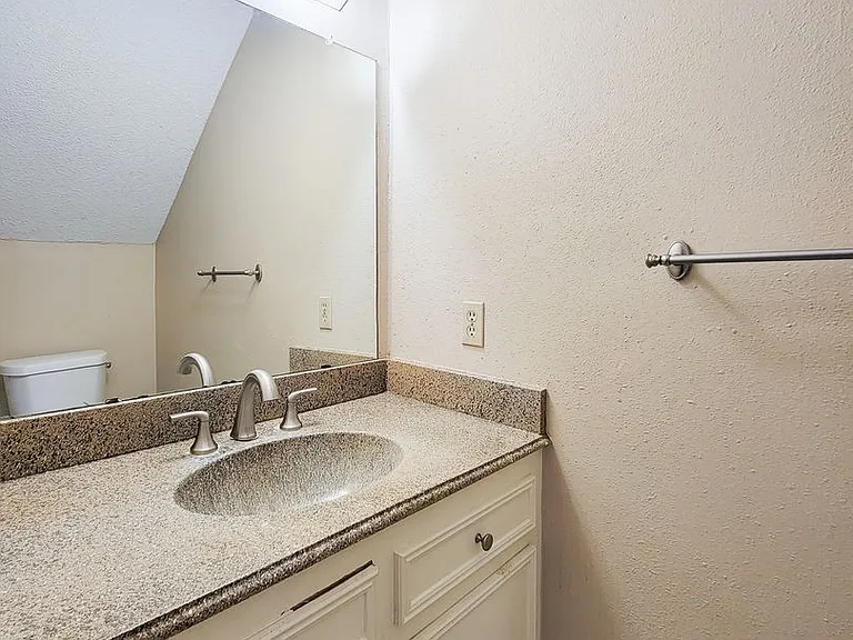 2710 Quail Creek Dr — Photo 36