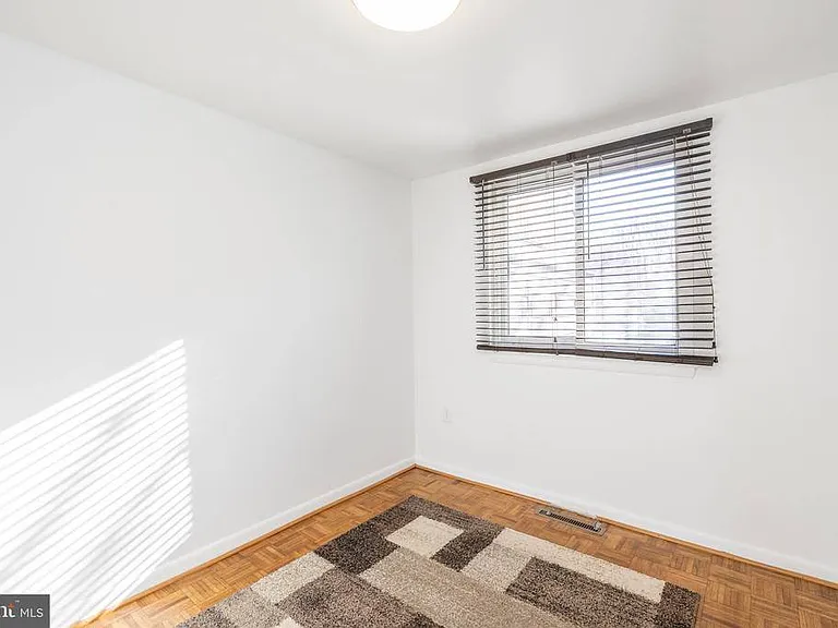 12265 Greenleaf Ave — Photo 3