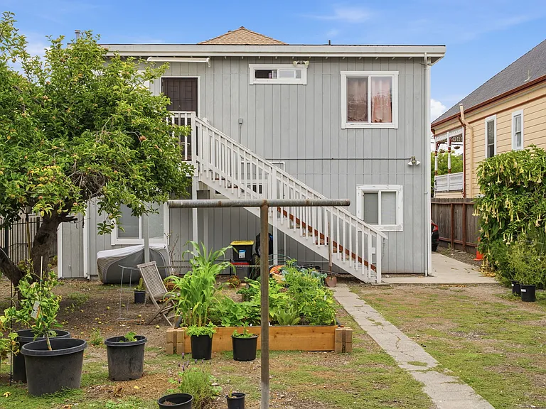 1238 Haskell St #A — Photo 5