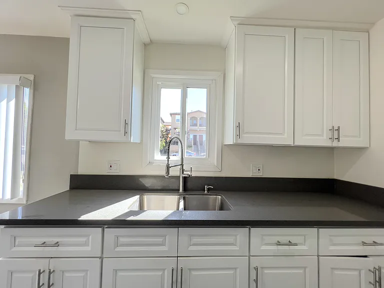 2721 Cabrillo Ave #A — Photo 10