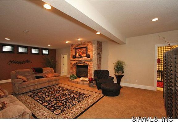 3rd image of 9 Coleridge Dr