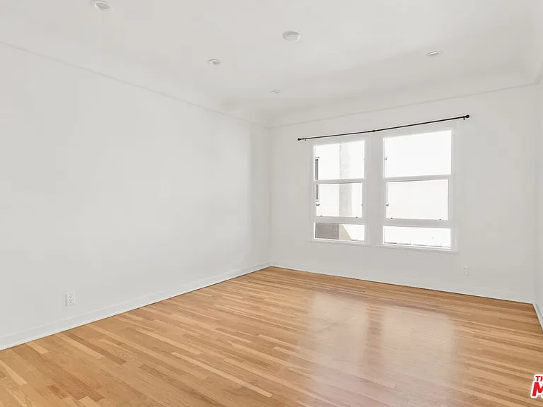 826 S Holt Ave — Photo 17