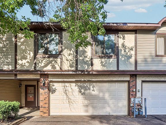 2nd image of 8840 N Maplebrook Ct