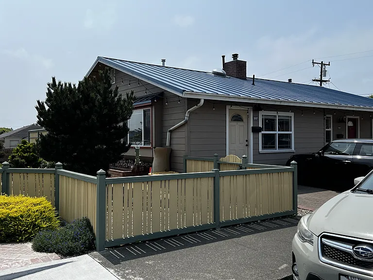 1109 Thomas St — Photo 3