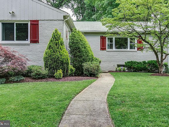 4th image of 9611 Bellevue Dr