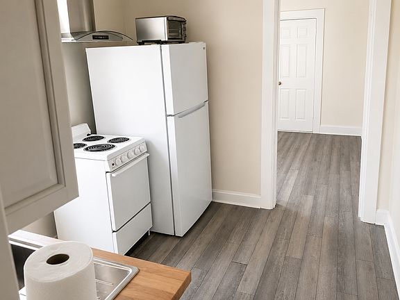 3rd image of 422 2nd St S APT 1