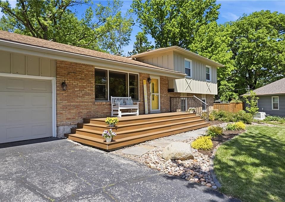 9336 Hardy Dr, Overland Park, KS 66212 | MLS #2618682 | Zillow