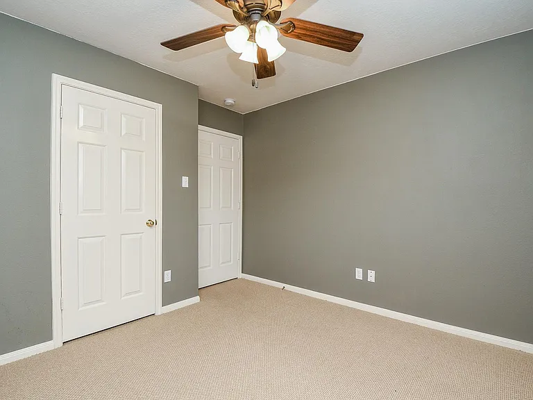 7218 Fox Hall Ln — Photo 3