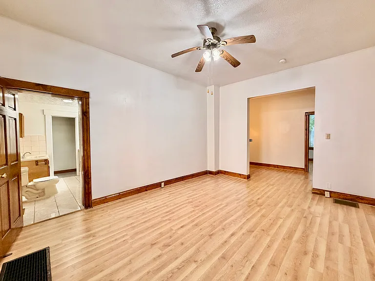 223 S 6th St — Photo 9