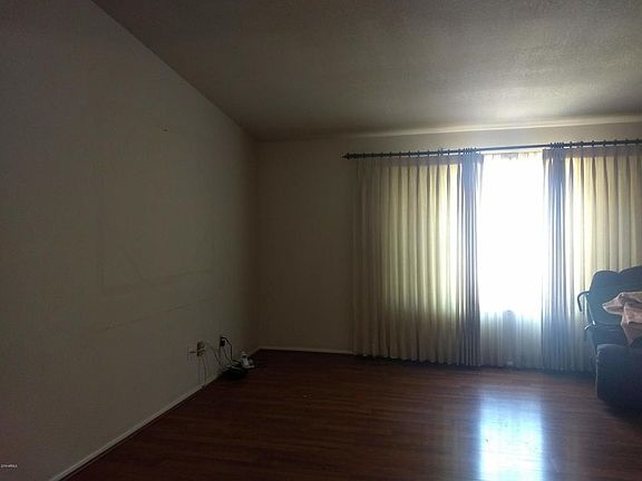 5th image of 4429 W Wilshire Dr