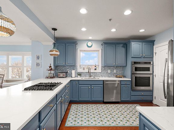 5th image of 555 Concord St Unit 2D