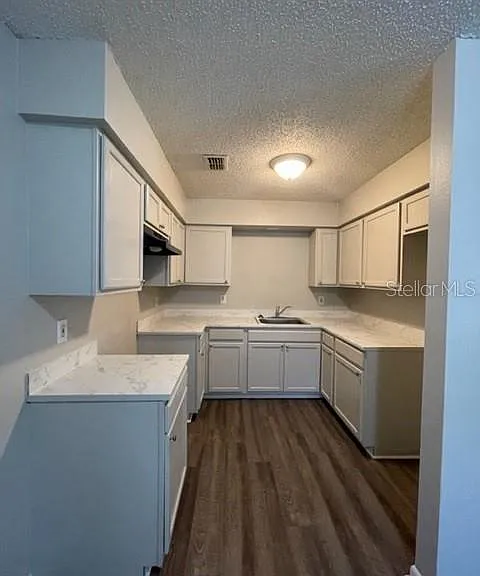 2415 Idlewild St — Photo 2