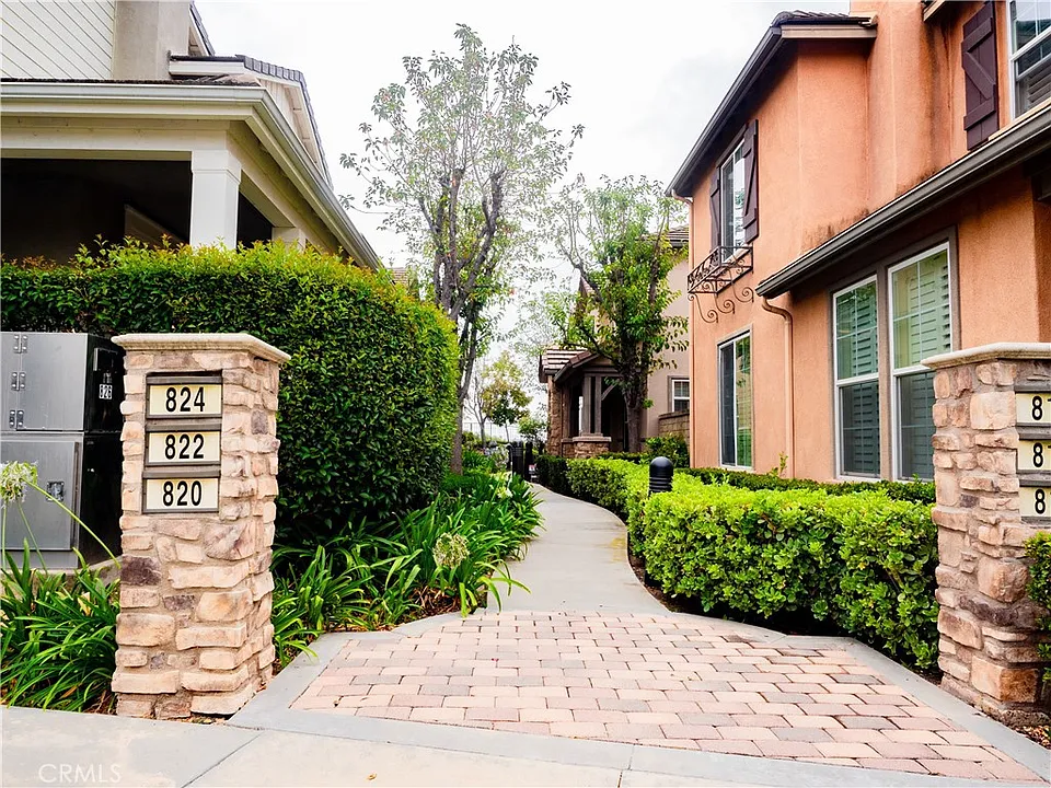 820 E Ruby Lace Way