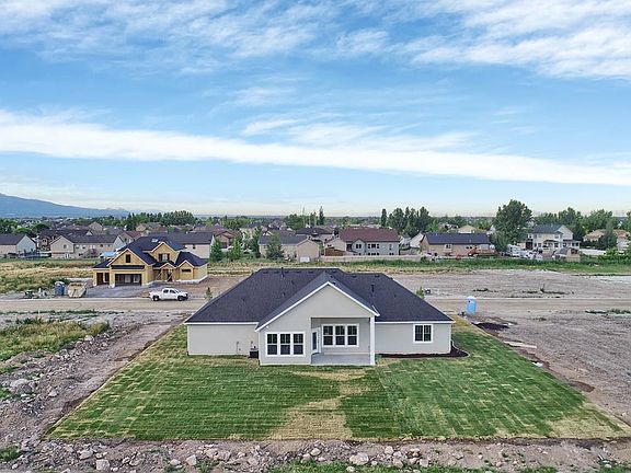 Finished home photos are representational images only. See sales agent for details.
