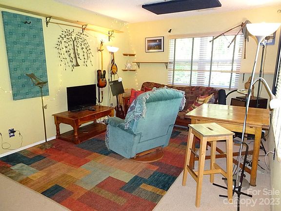 3rd image of 78 Indiana Ave