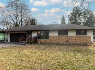 1364 Skywood Ln NE, Fridley, MN 55421