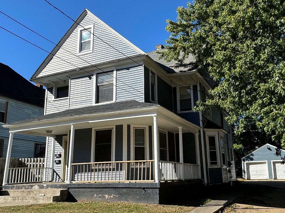 1st image of 823 Geneva Ave SE