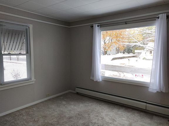 Living Room (2/2)