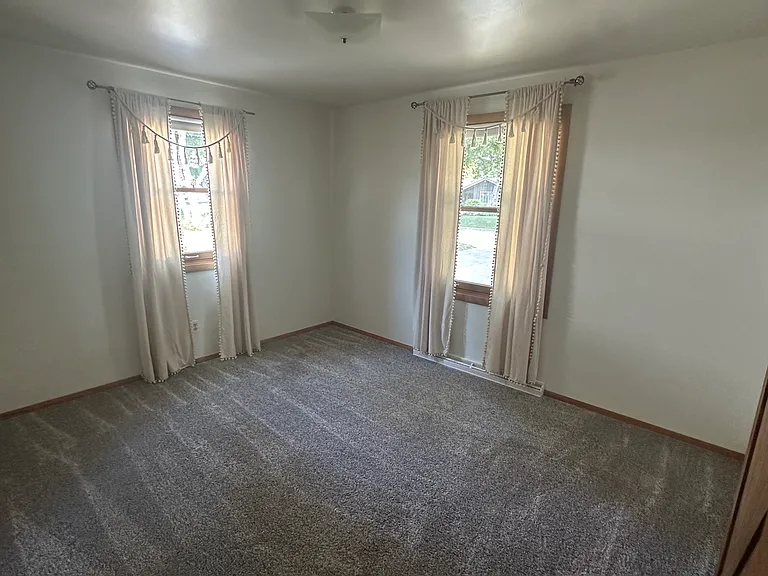3044 Lawndale Dr — Photo 7