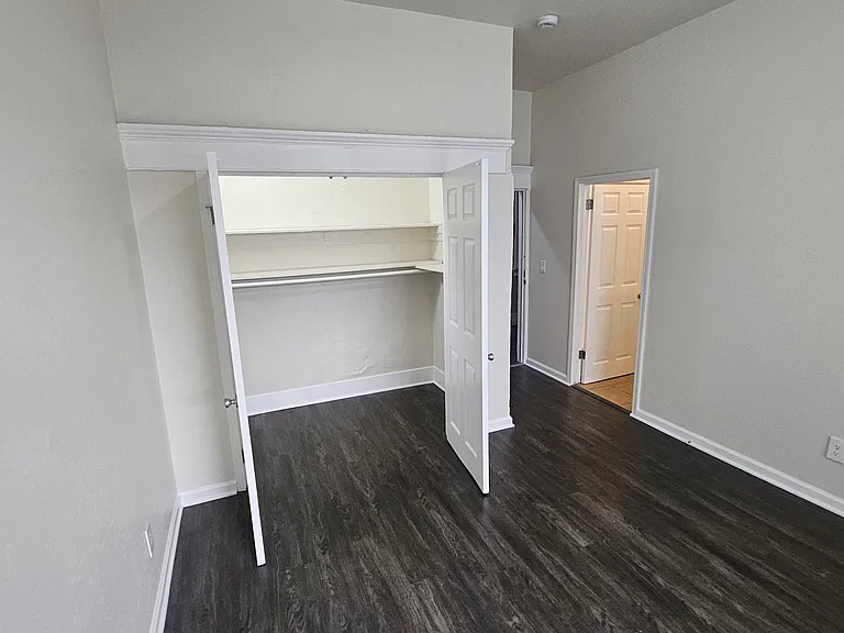 743 S Burlington Ave #6 — Photo 6