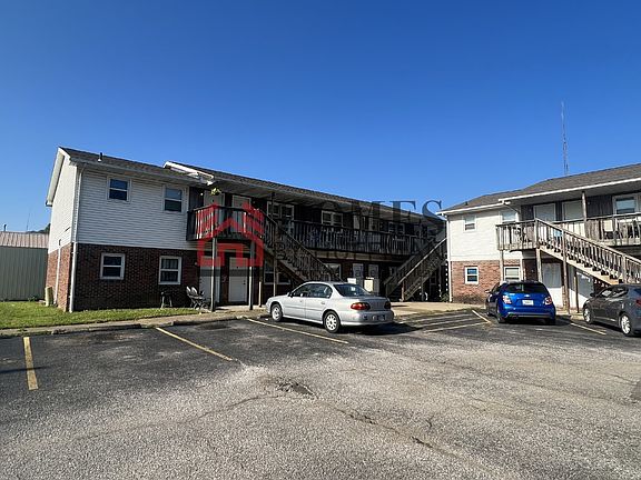 3rd image of 215 E Elm St #5