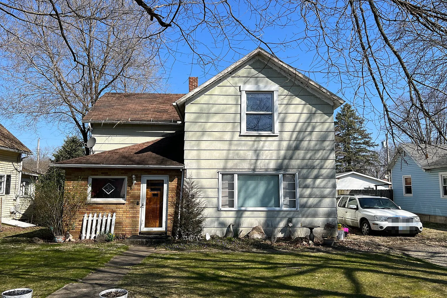 216 E Newell St photo 1