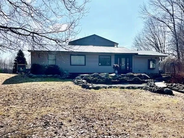 1913 Goral Ln, Indian River, MI 49749