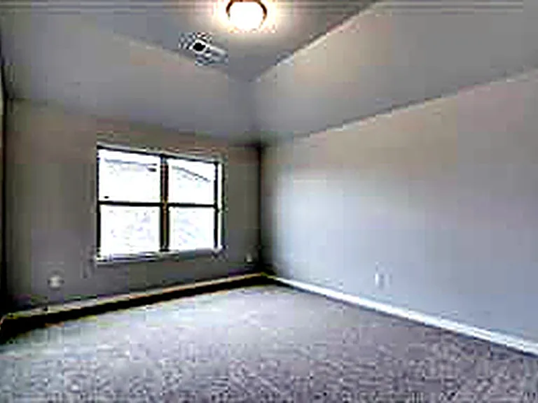 2212 Long Park Ave — Photo 9