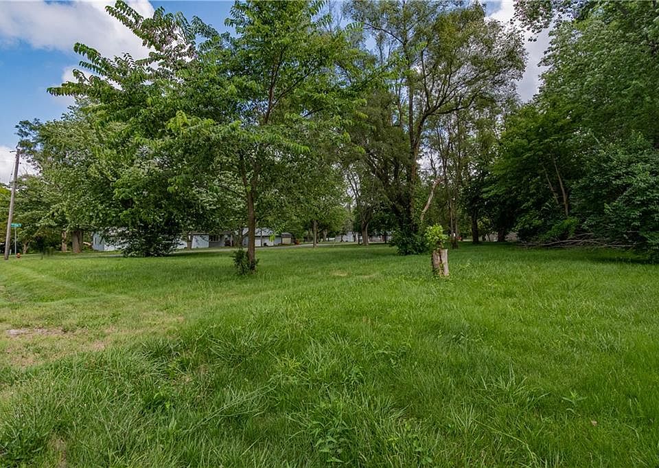 2nd image of 2127 Riedel Ave