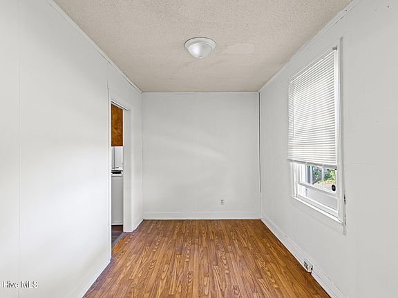 4th image of 2033 Shirley Avenue