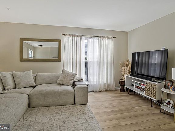 5th image of 2134 Racquet Pl