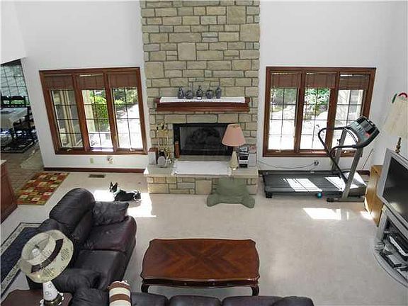 3rd image of 10828 Buckingham Pl