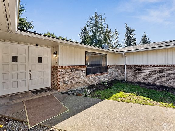3rd image of 15519 Woodland Avenue E