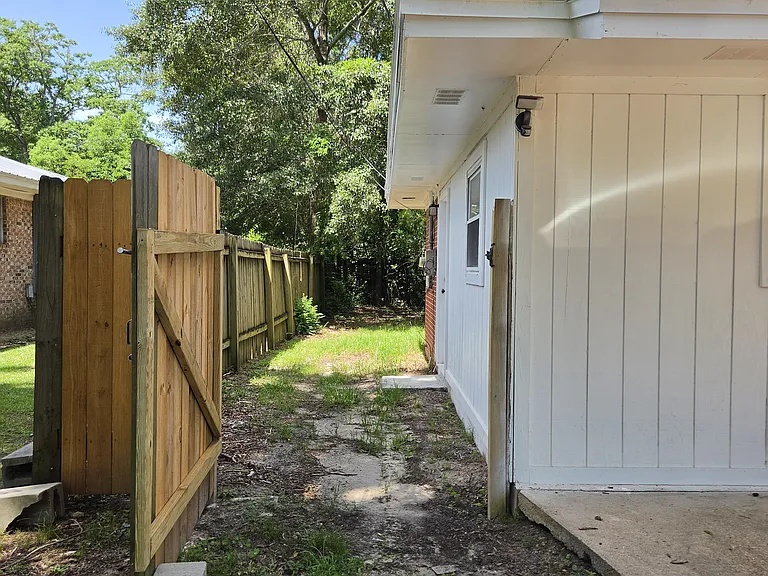 Privacy fence gate