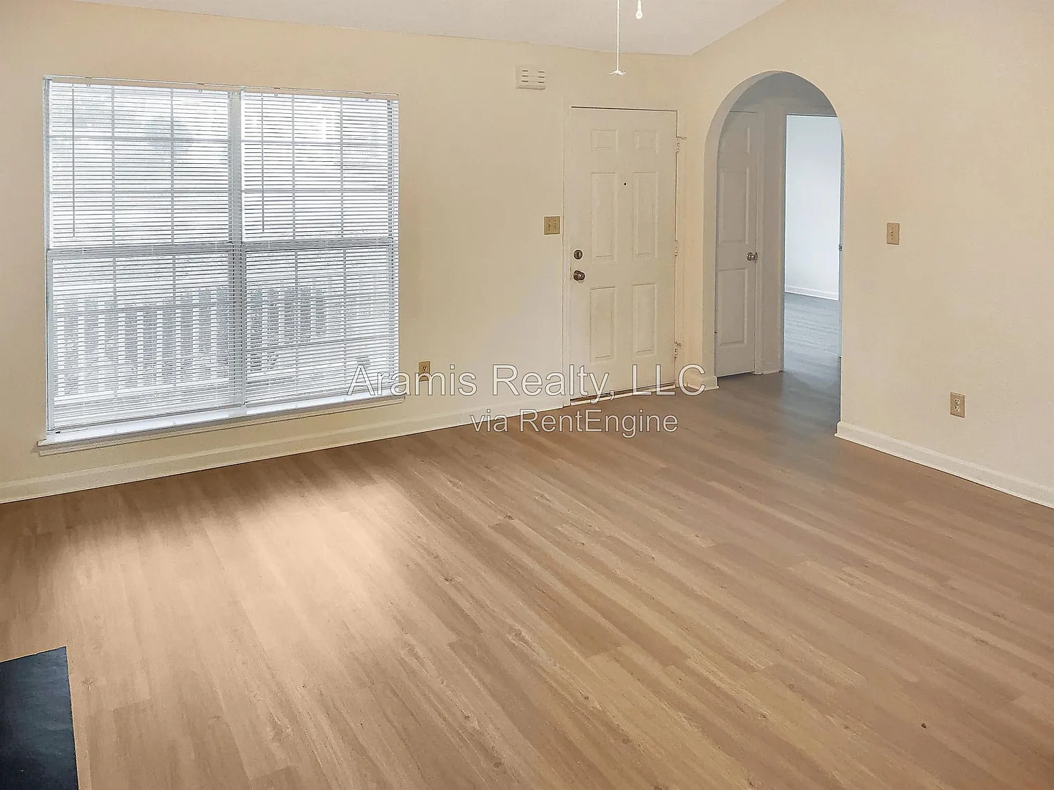 3 bed, 2.0 bath, 1461 sqft, $1,595 — Photo 3